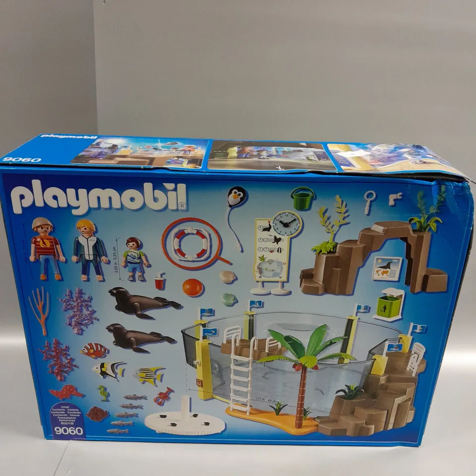 BOXED PLAYMOBIL FAMILY FUN SET - 9060