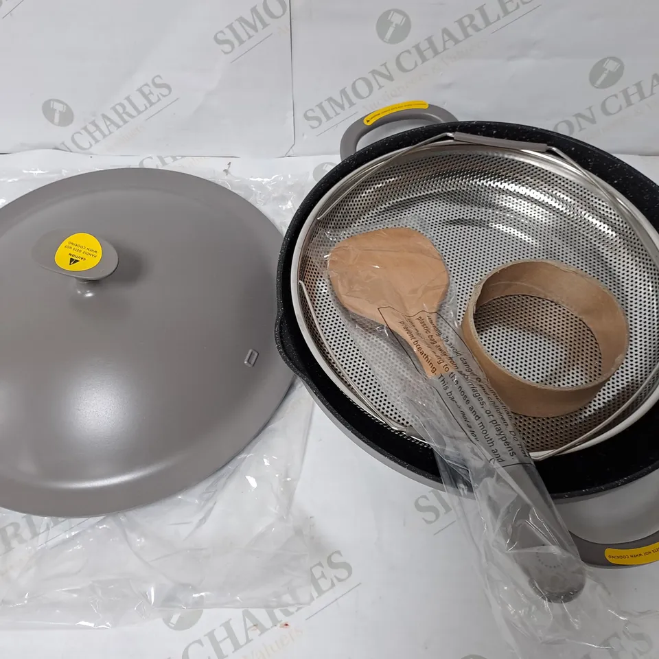 COOKS ESSENTIAL GREY LIDDED FRYPAN