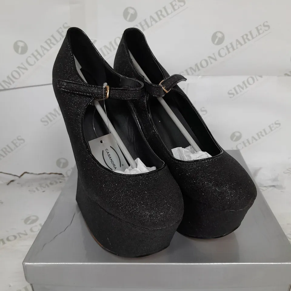 BOXED PAIR OF CASANDRA PLATFORM STRAP SHOE IN BLACK GLITTER SIZE 7