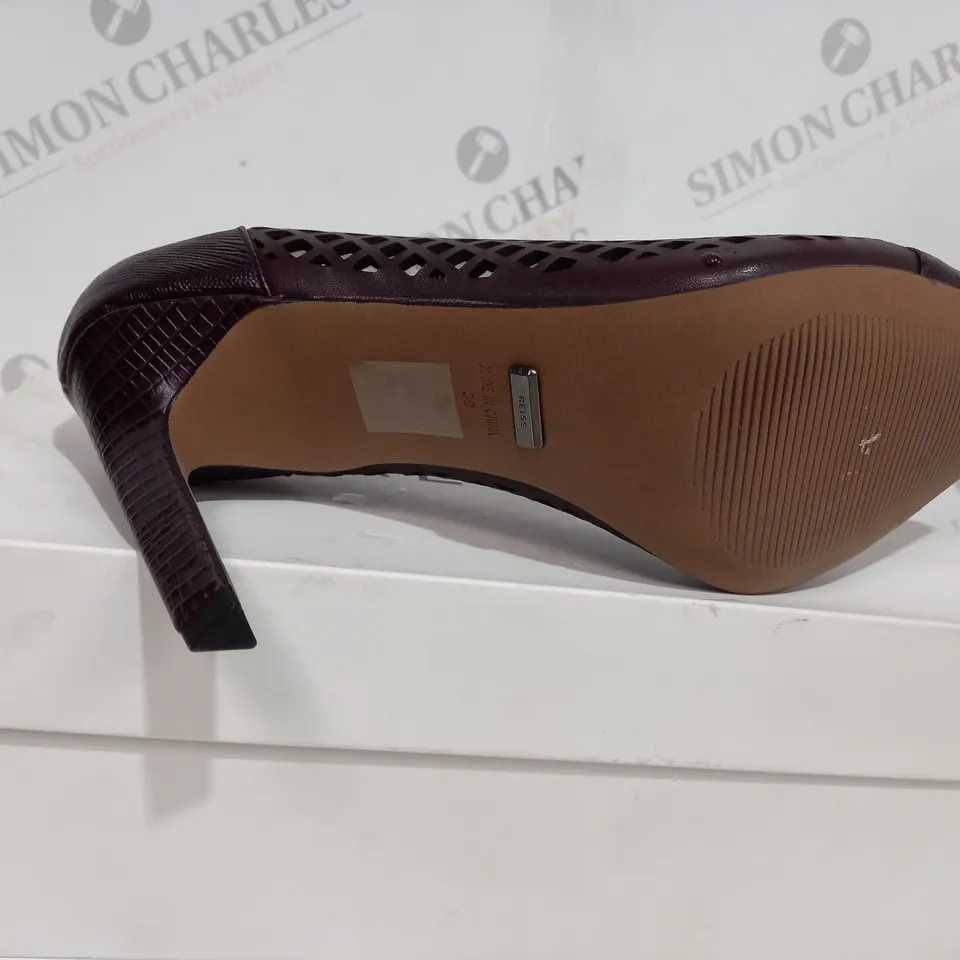 BOXED REISS CLOVER LIZARD STYLE POMEGRANATE COLOURED HEELS - SIZE 6