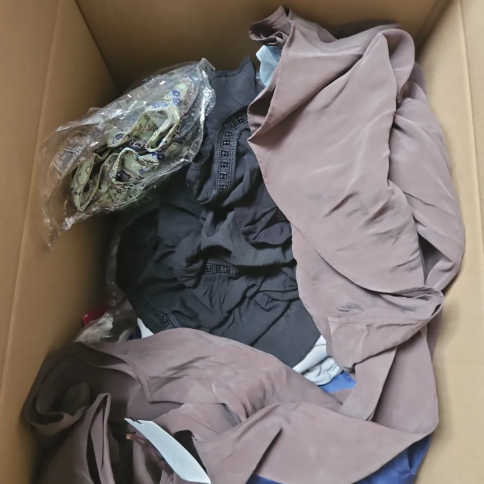 BOX OF APPROXIMATELY 20 ASSORTED CLOTHING ITEMS TO INCLUDE TROUSERS, TOPS, DRESSES, ETC