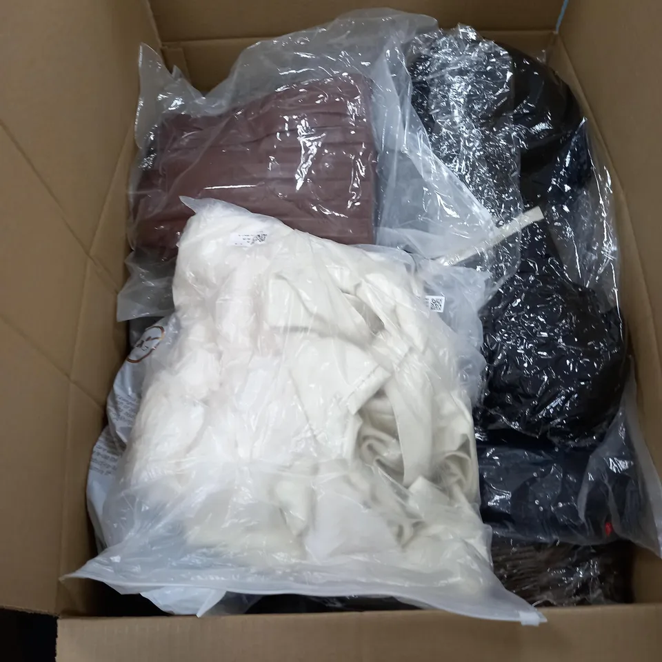 LARGE QUANTITY OF ASSORTED BAGGED CLOTHING ITEMS TO INCLUDE EVER PRETTY AND PATRA