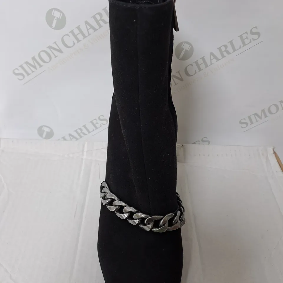 BOXED BLACK HEELED WITH SILVER CHAIN SIZE 8