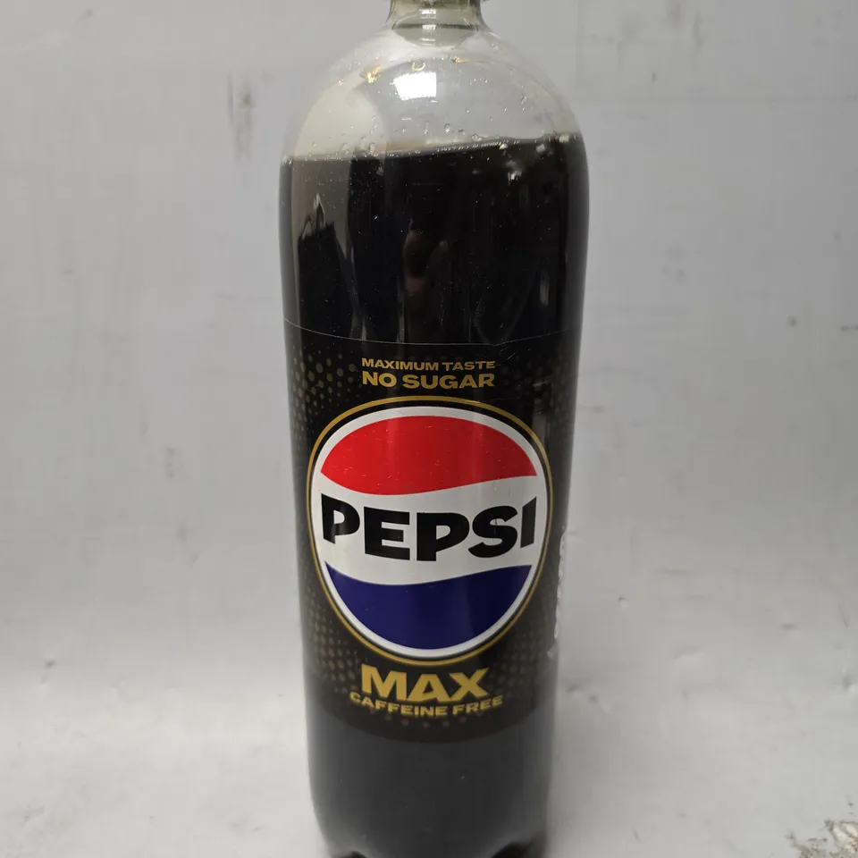 TOTE OF APPROXIMATELY 4 PEPSI MAX CAFFEINE FREE 2L