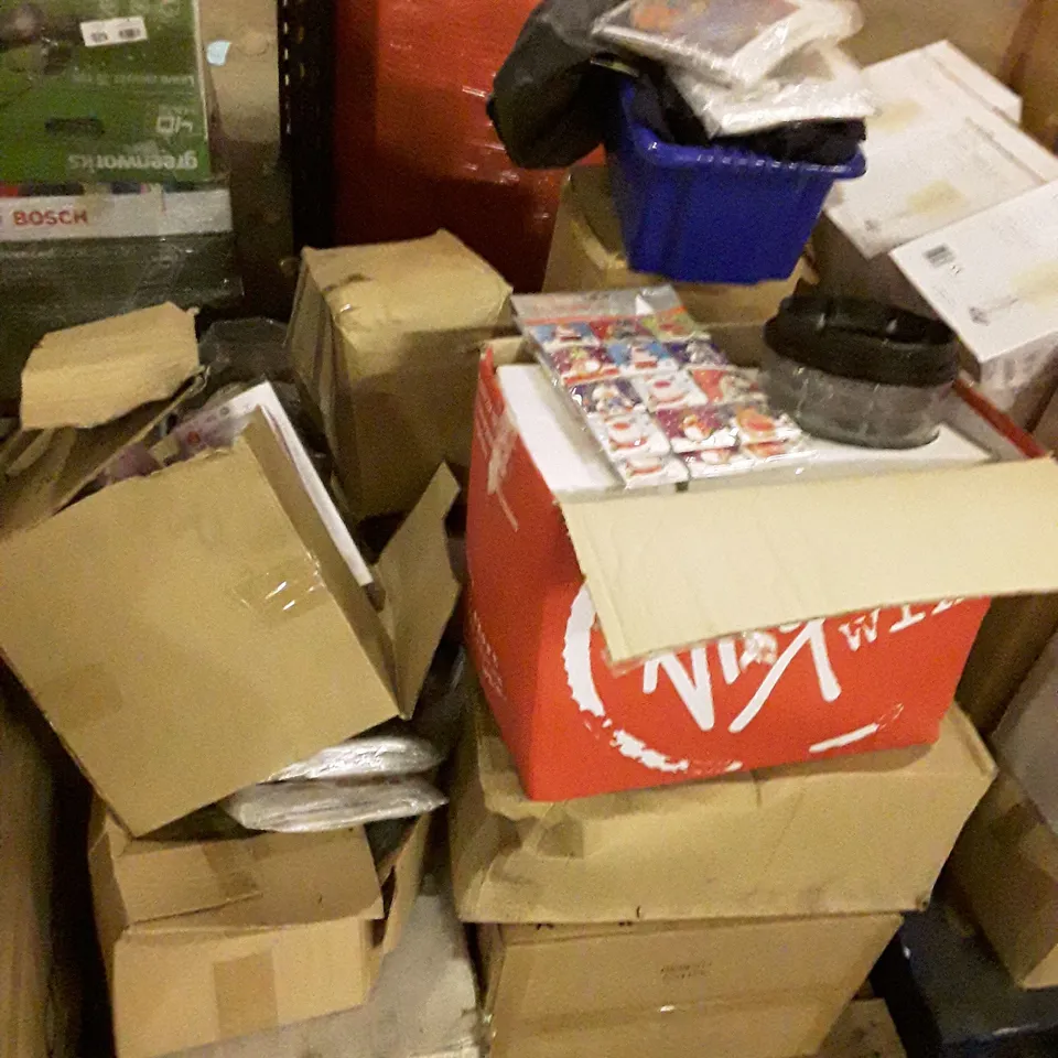 PALLET OF BRAND NEW HOMEWARE STOCK INCLUDING HAIR STRAIGHTENERS, CHRISTMAS CARDS & LIGHTS