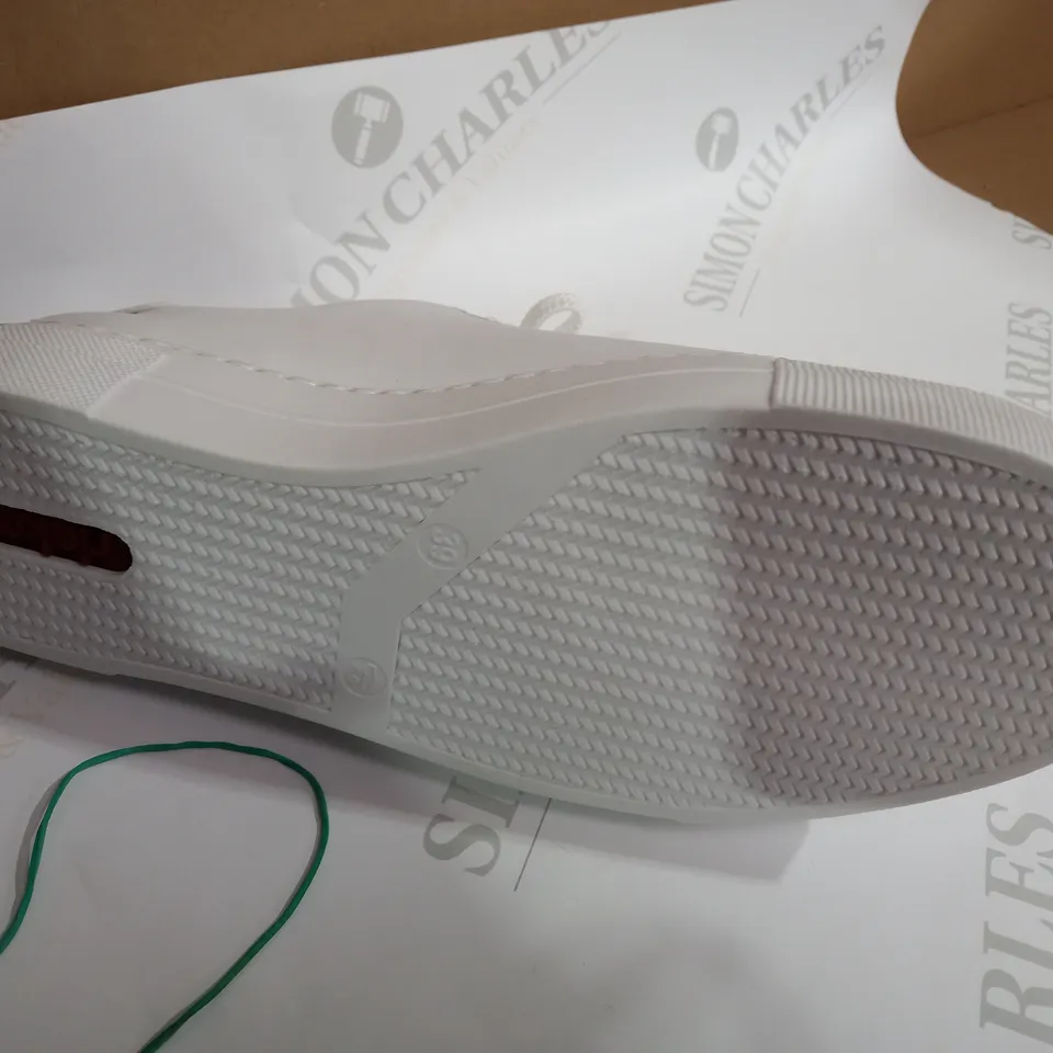 BOXED PAIR OF RIEKER ANTISTRESS ZIP TRAINER WHITE  - SIZE 39