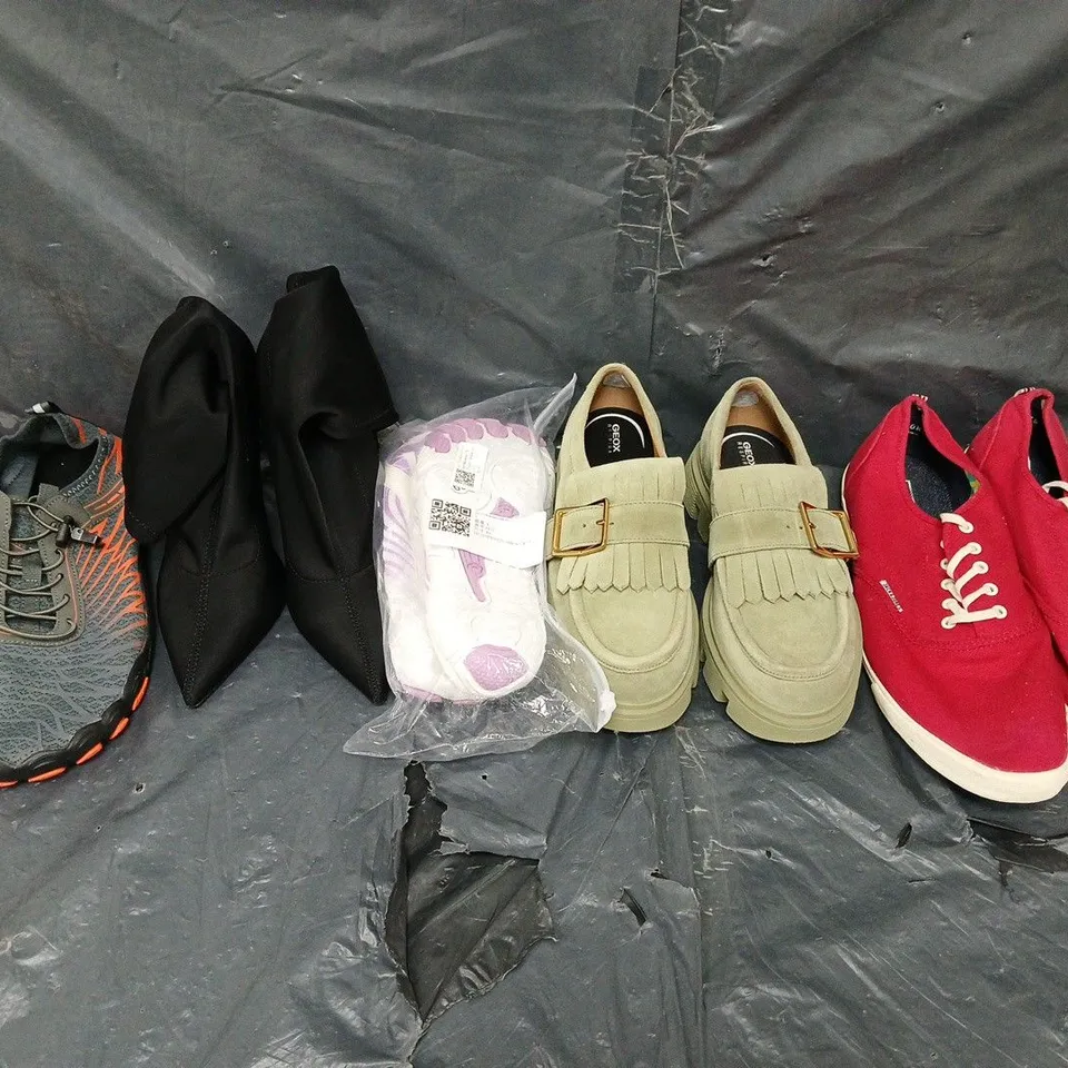BOX OF APPROXIMATELY 15 PAIRS OF UNBOXED ASSORTED SHOES IN VARIOUS COLOUR, STYLES AND SIZES