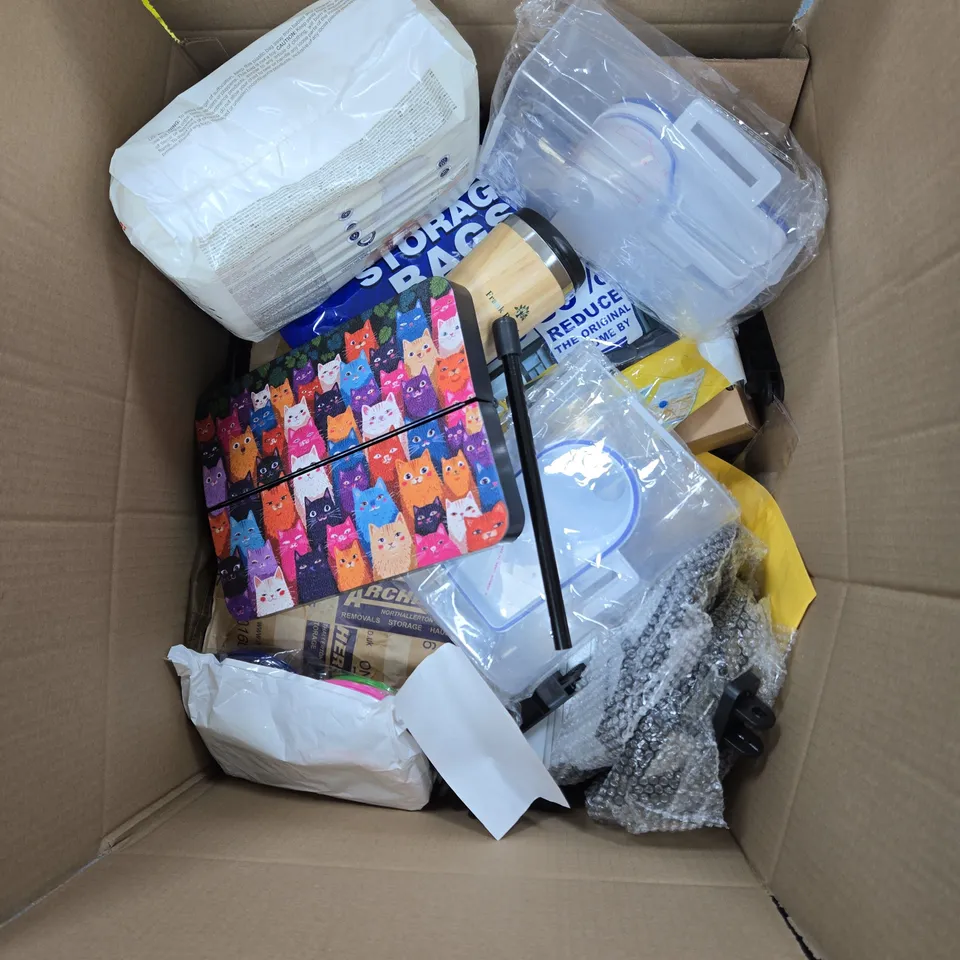 BOX OF APPROXIMATELY 20 ASSORTED ITEMS TO INCLUDE: MATERNITY PADS 
