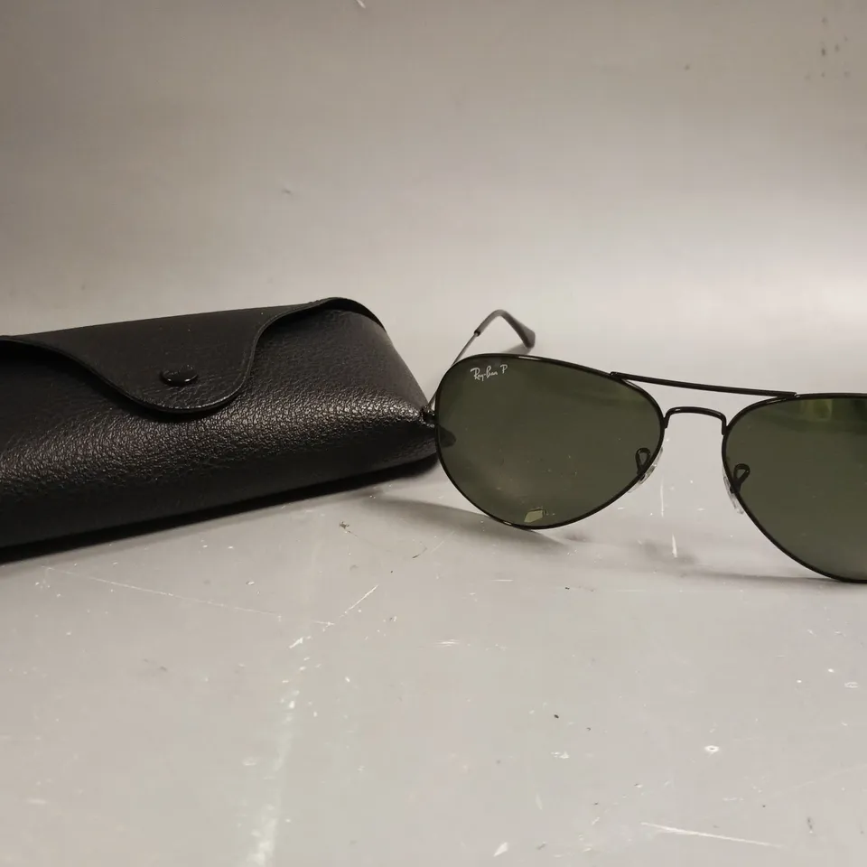 RAY-BAN AVIATOR DESIGN SUNGLASSES 