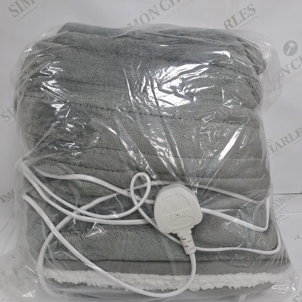 BOXED COZEE HOME OVERSIZED WRAP HEATED BLANKET IN SILVER