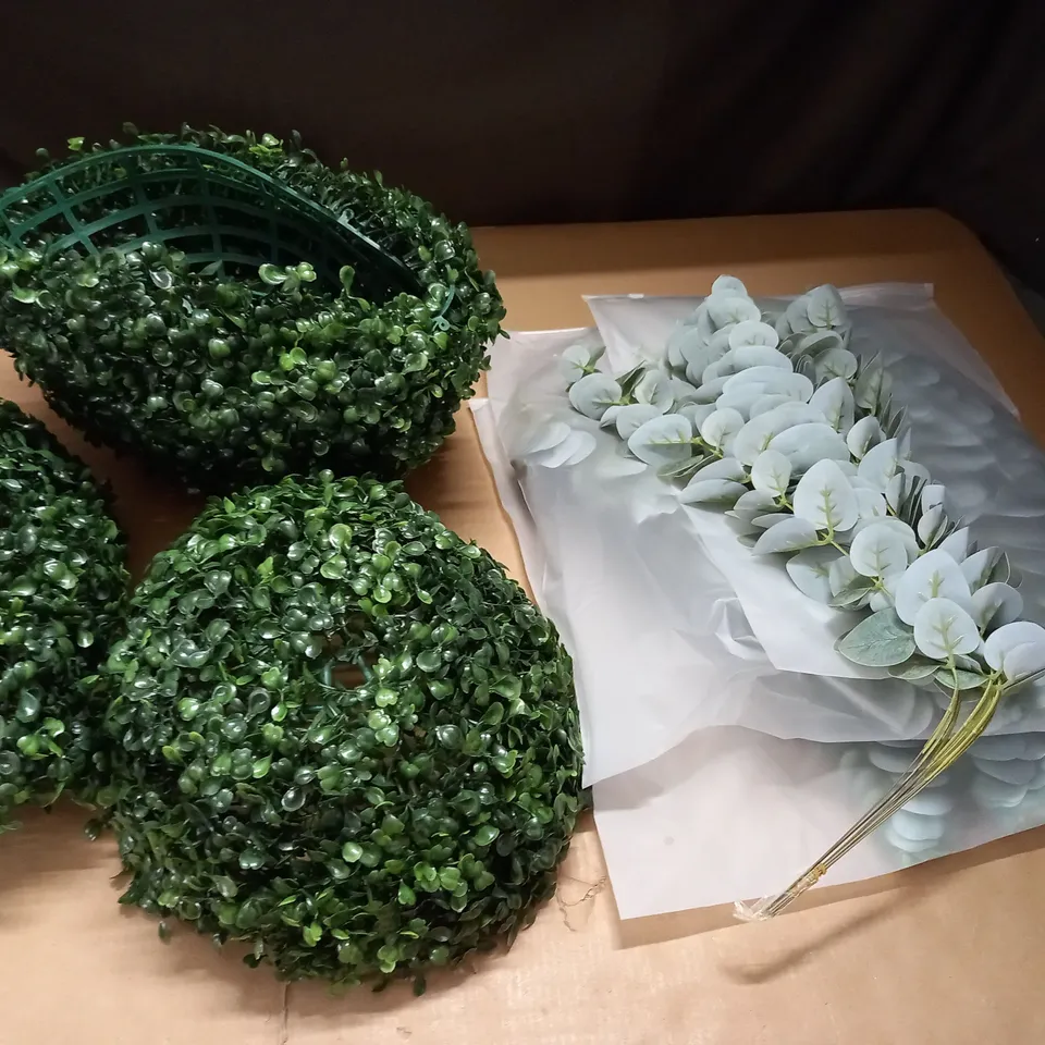 LOT OF ASSORTED ARTIFICIAL FOLIAGE ITEMS 