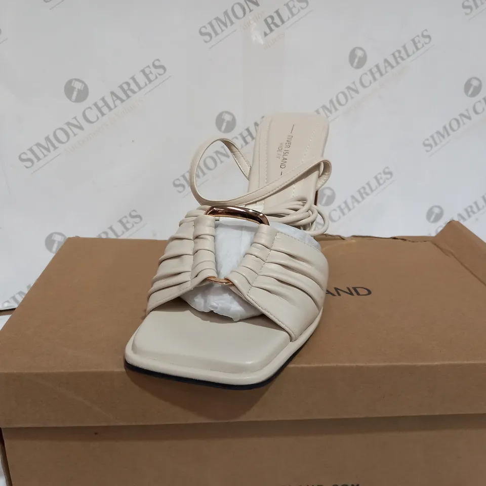 BOXED RIVER ISLAND CRÈME WIDE FOOTED HEELS - UK 6