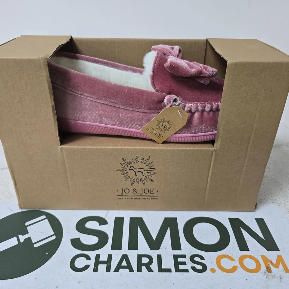 BOXED JO & JOE SLIPPER SHOES, PINK - SIZE 8