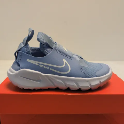 BOXWED PAIR OF NIKE FLEX RUNNER 2 (PSV) SNEAKERS – COBALT BLISS/WHITE - UK 10