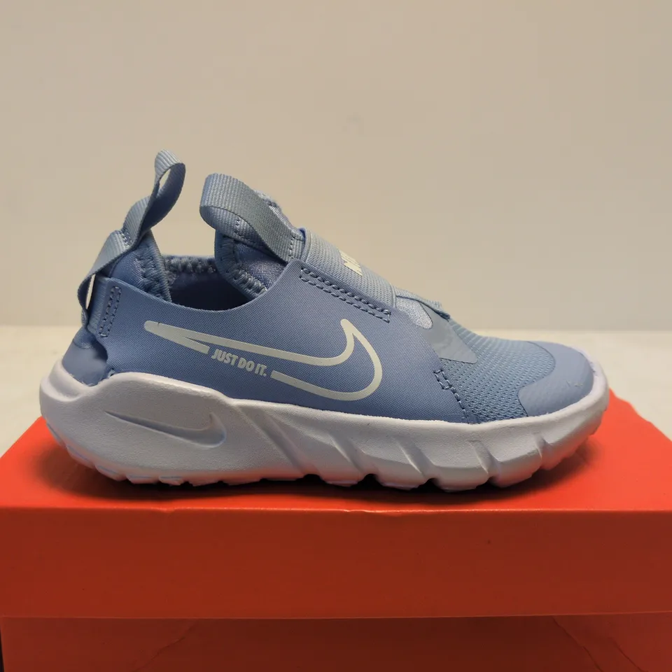 BOXWED PAIR OF  NIKE FLEX RUNNER 2 (PSV) SNEAKERS – COBALT BLISS/WHITE - UK 10