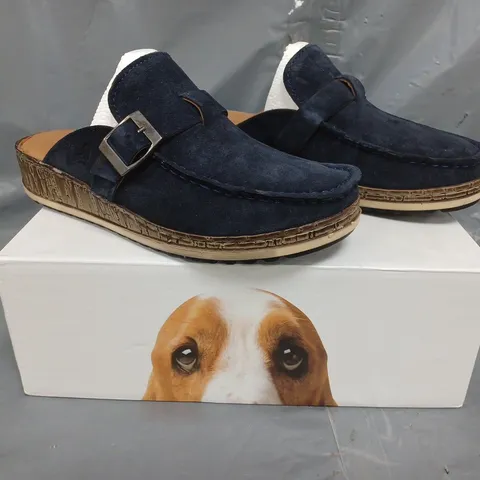 BOXED PAIR OF HUSH PUPPIES MULES IN NAVY SIZE 6