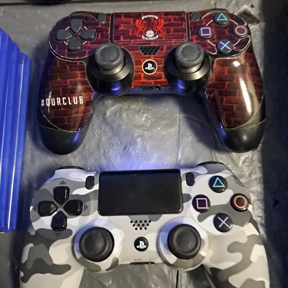 SONY PLAYSTATION 4 GAMES CONSOLE WITH 2 CONTROLLERS AND 5 GAMES