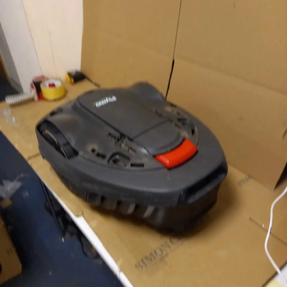 FLYMO EASILIFE 800 ROBOTIC LAWN MOWER
