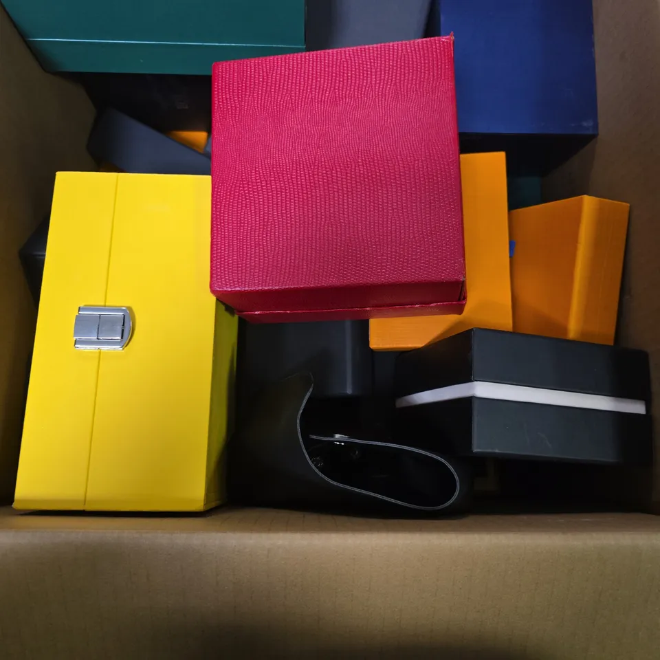 BOX OF APPROXIMATELY 15 DESIGNER JEWELLERY BOXES IN VARIOUS SIZES & DESIGNS 