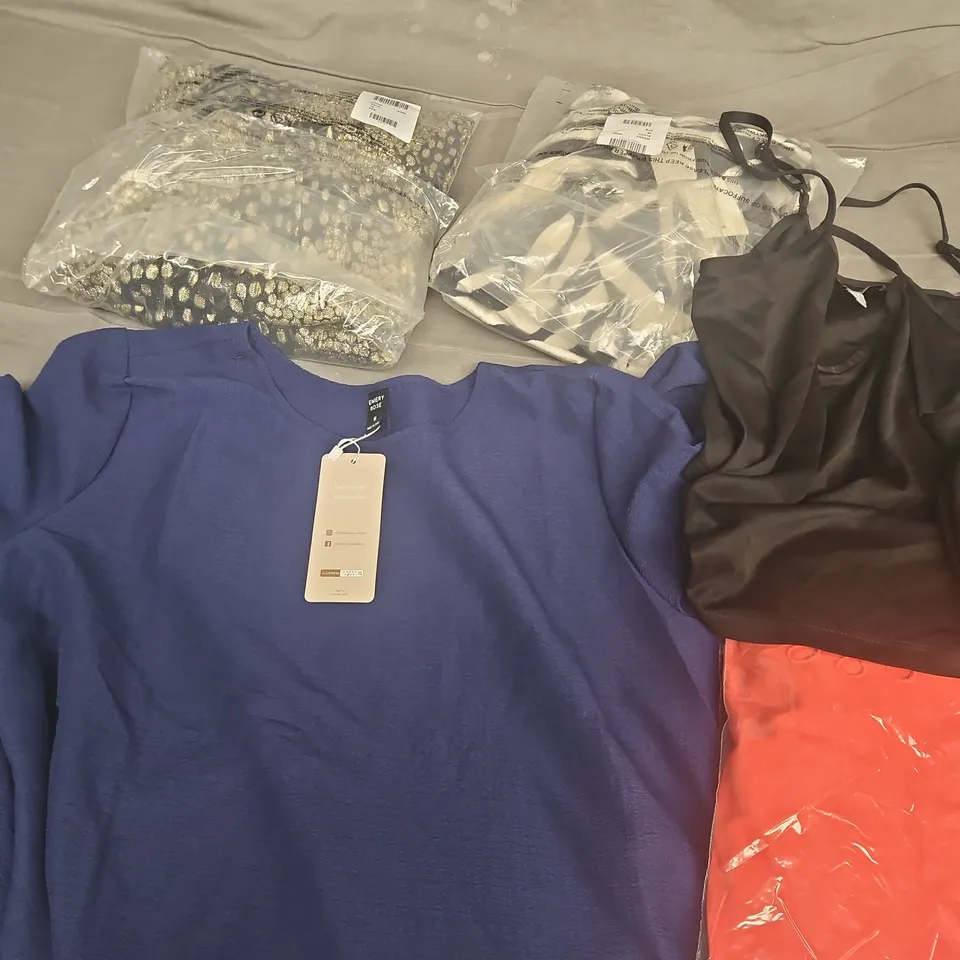 APPROXIMATELY 35 ASSORTED CLOTHING ITEMS IN VARIOUS SIZES, STYLES & COLOURS TO INCLUDE DRESSES, TOPS, JACKETS, ETC