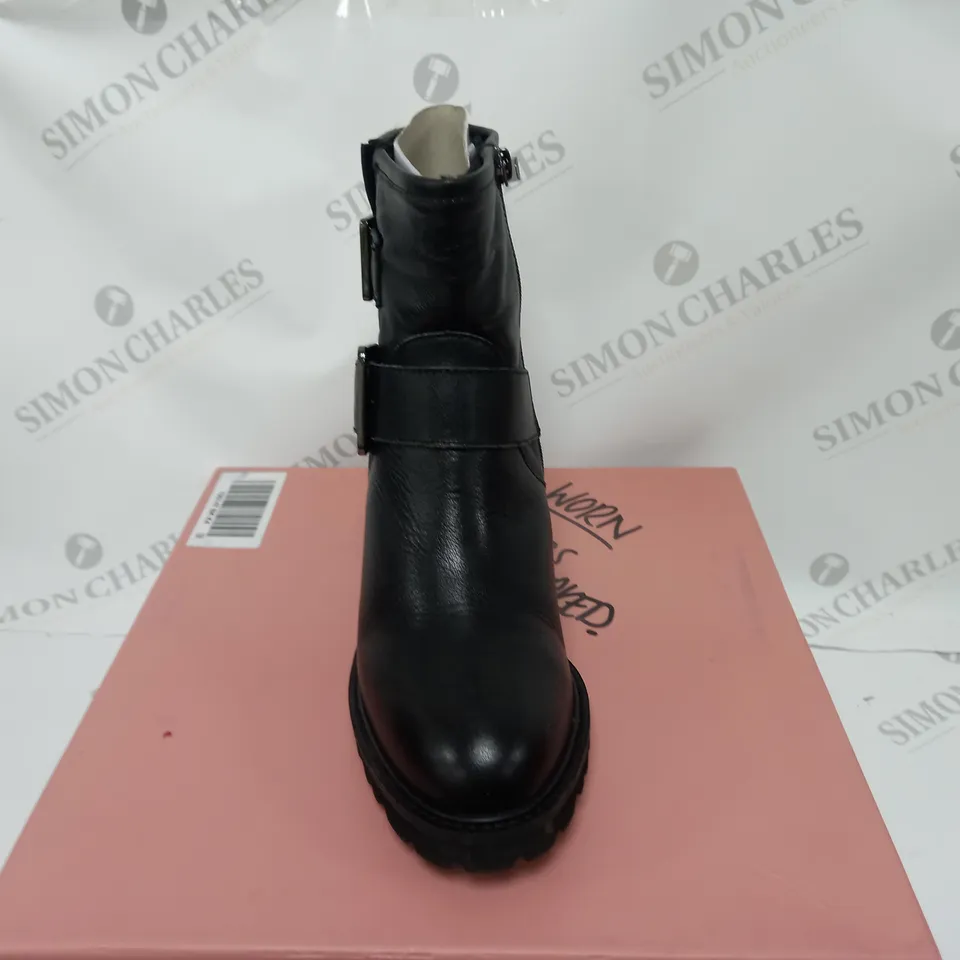 BOXED PAIR OF MODA IN PELLE CORNELIA BLACK LEATHER BOOTS - SIZE 4