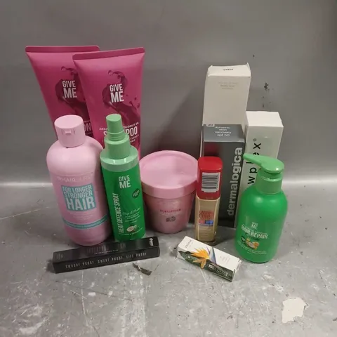 APPROXIMATELY 20 ASSORTED COSMETIC ITEMS TO INCLUDE - HAIRBURST CONDITIONER - DERMALIOGICA DYNAMIC RECOVERY MOISTURISER - GIVE ME CLARIFYING SCALP SCRUB - ETC