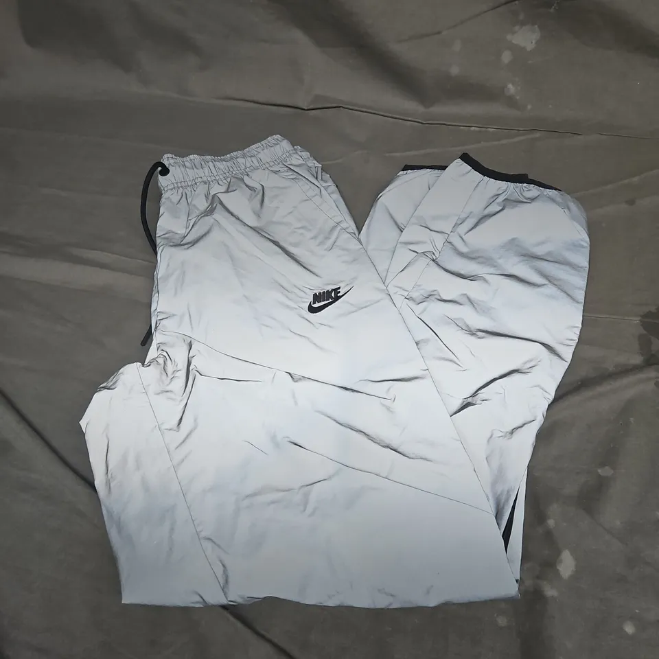 NIKE STANDARD FIT MENS REFLECTIVE PANTS IN GREY SIZE S