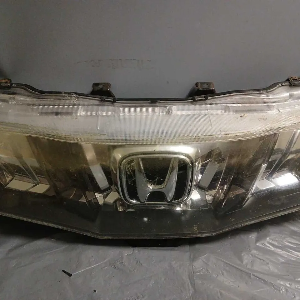 HONDA CIVIC MK8 FRONT CENTRE GRILLE