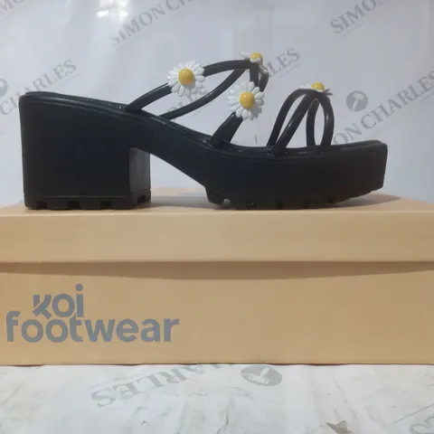 BRAND NEW BOXED PAIR OF KOI VEGAN LEATHER BLOOMING DAISY OASIS STRAPPY SLIDERS IN BLACK UK SIZE 5