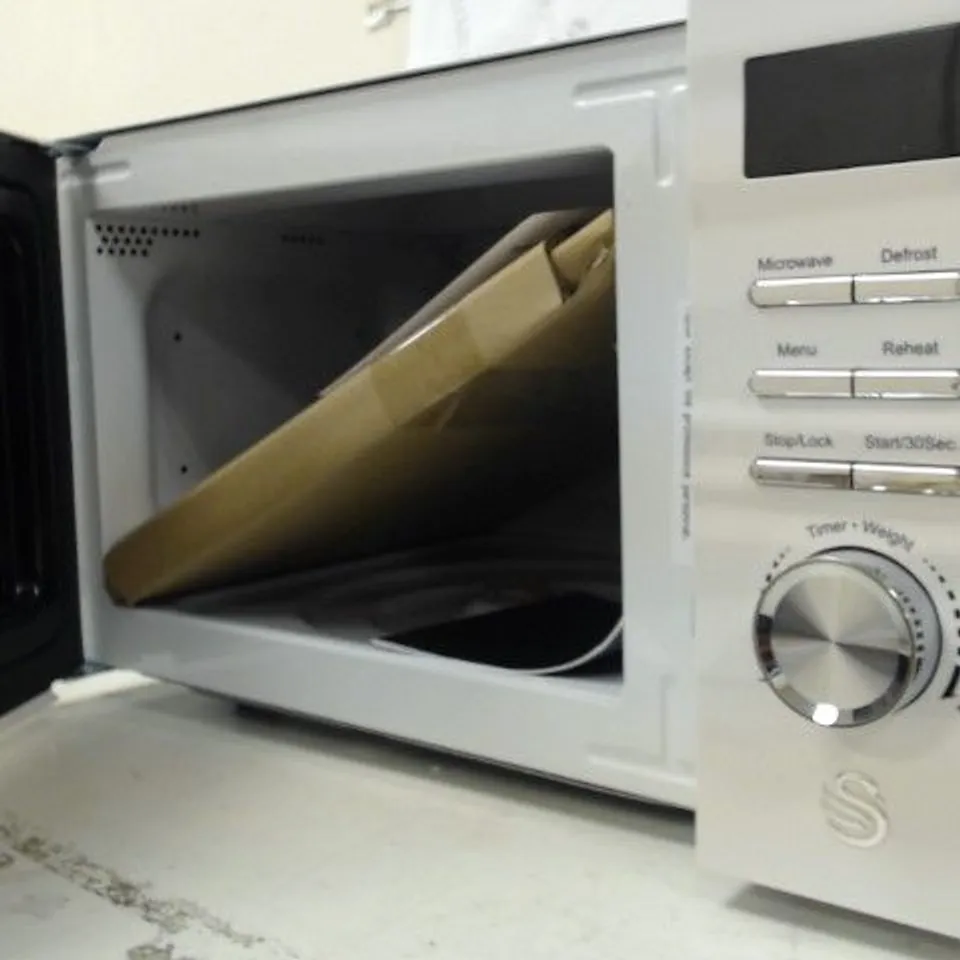 SWAN 700W WHITE SYMPHONY DIGITAL MICROWAVE 