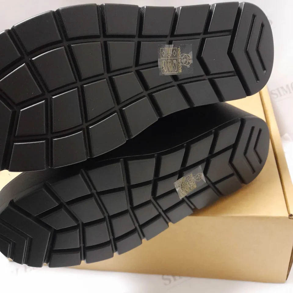 KOI YORICK MANSION PLATFORM SKULL BLACK PU BOOTS - SIZE 9