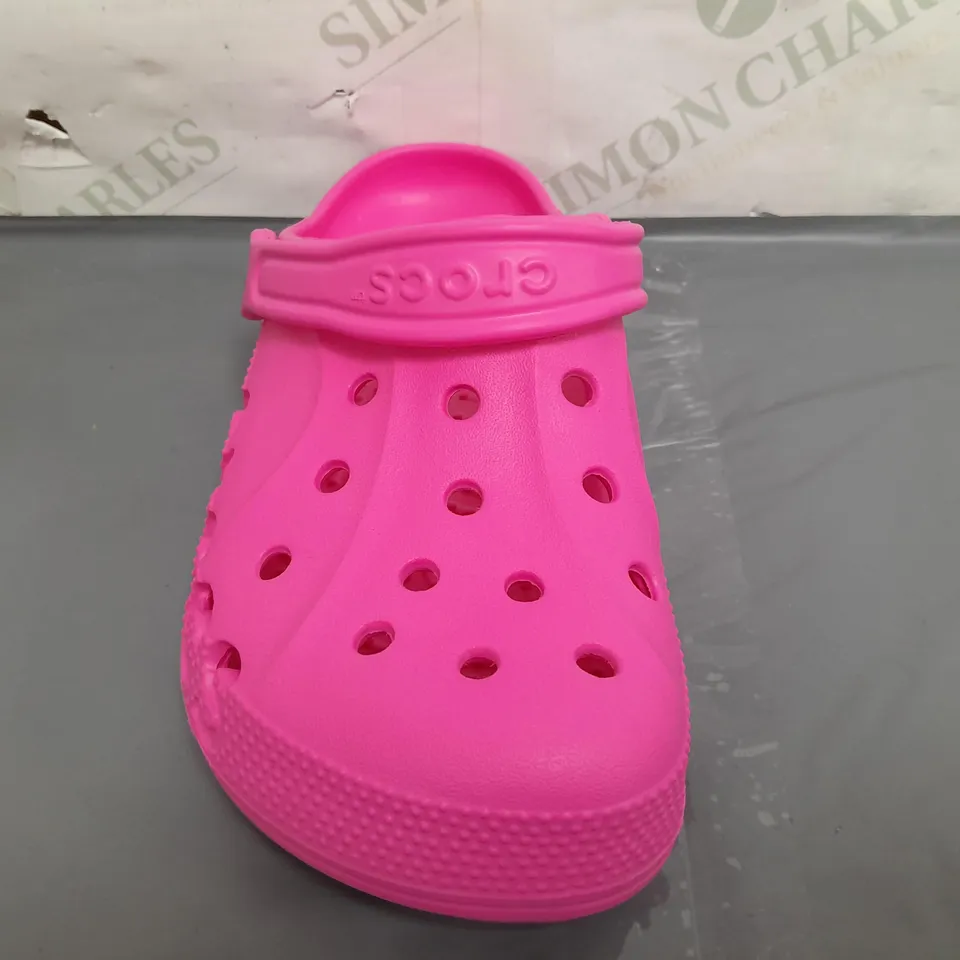 PAIR OF CROCS BAYA CLOGS IN PINK UK SIZE M3/W4