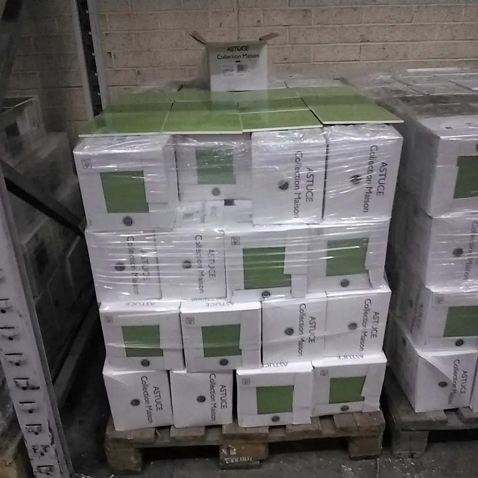 PALLET OF 96 BOXES OF 25 BRAND NEW BRILLIANT VERT PIS 20x20cm TILES - EACH PACK COVERS APPROXIMATELY 1M² (TOTAL APPROX. 96 Sq.Metres)