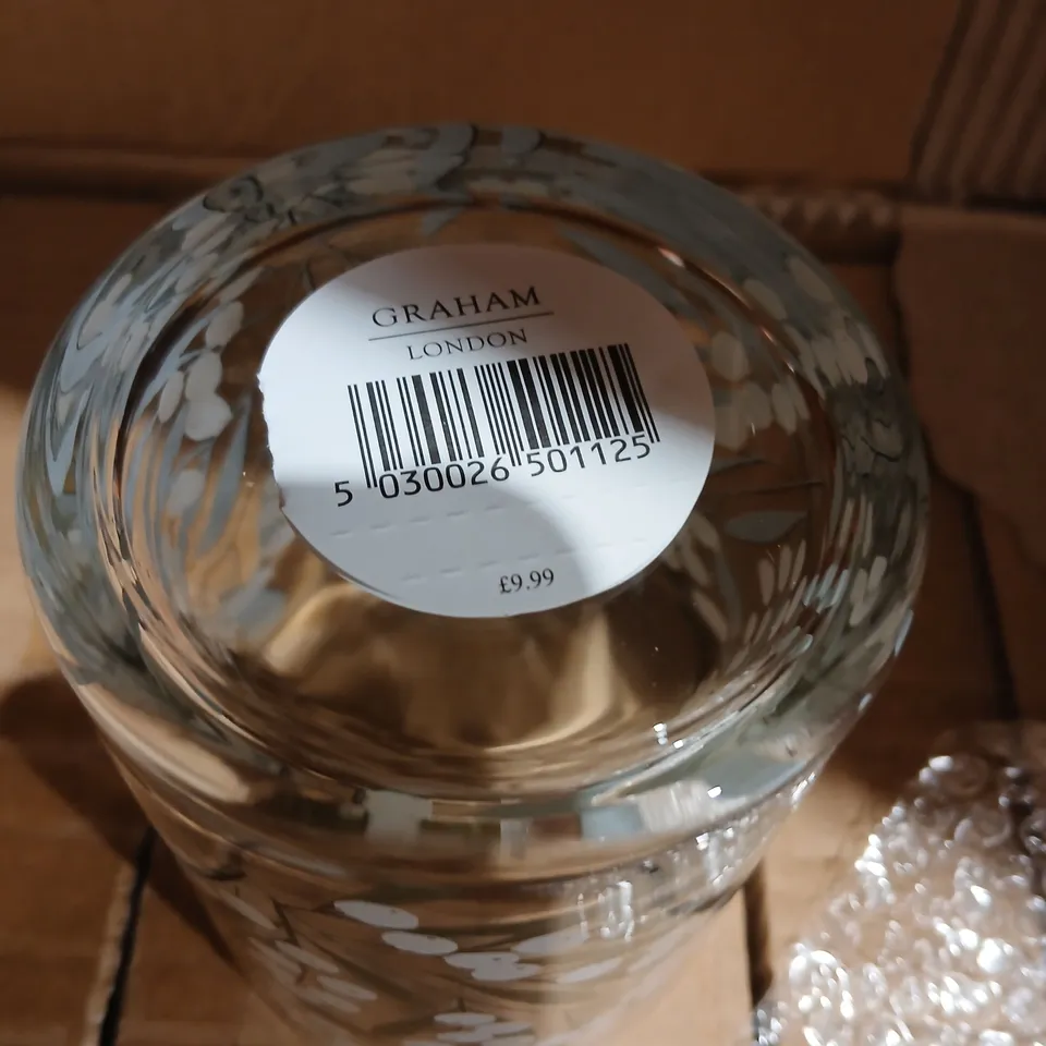TWENTY FOUR GISELA GRAHAM LONDON GLASS TUMBLER – WHITE BERRY PATTERN