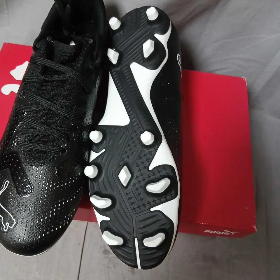 PUMA FUTURE PLAY FG/AG FOOTBALL BOOTS – BLACK UK 7.5 