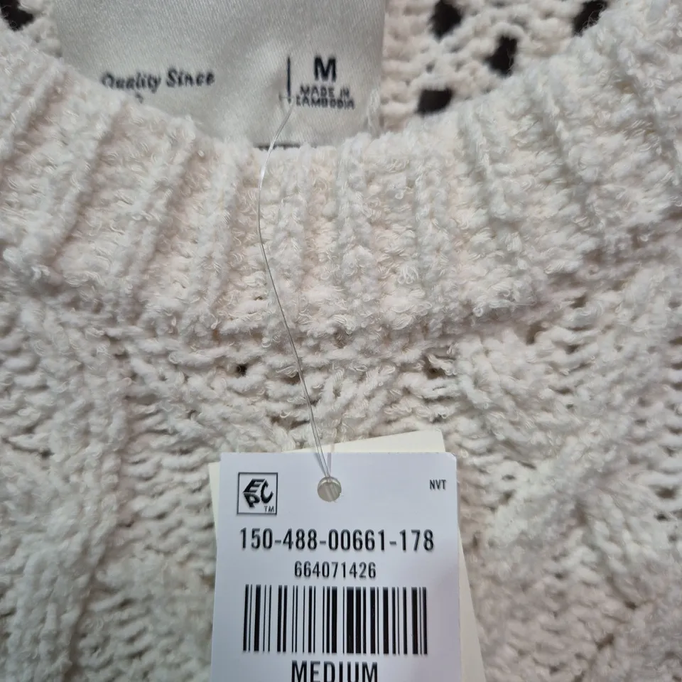 ABERCROMBIE & FITCH CREAM CABLE KNIT SWEATER – SIZE MEDIUM