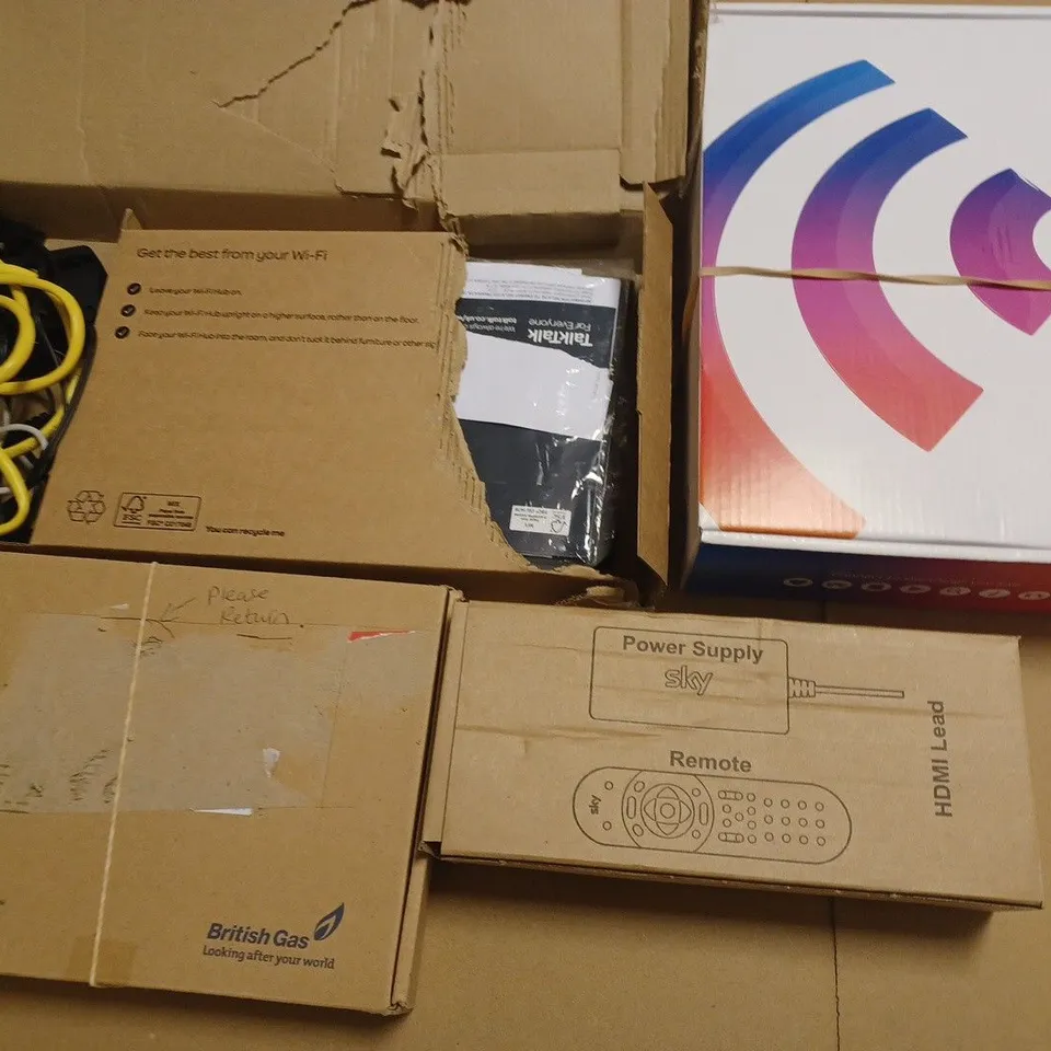 LOT OF 13 ASSORTED HOME NETWORKING AND SET TOP ITEMS