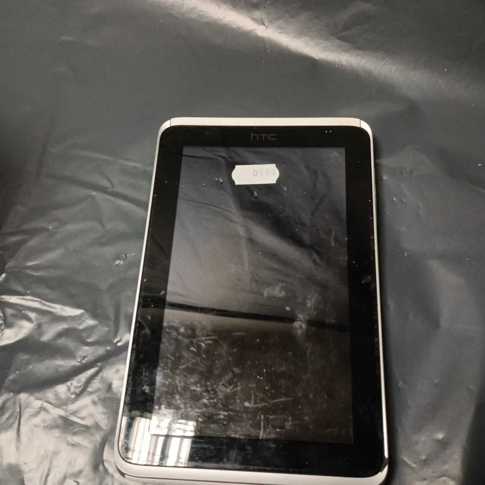 HTC TABLET  – SILVER BACK WITH WHITE CAMERA MODULE 