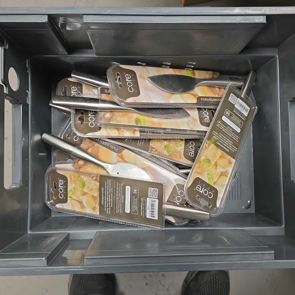 APPROXIMATELY 20 CORE HOME PARMESAN KNIVES 