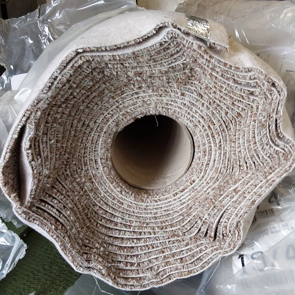 ROLL OF QUALITY STORMONT TWIST TF 2760/07 CARPET IN KANGAROO COLOUR - APPROXIMATELY 6M L X 4M W 
