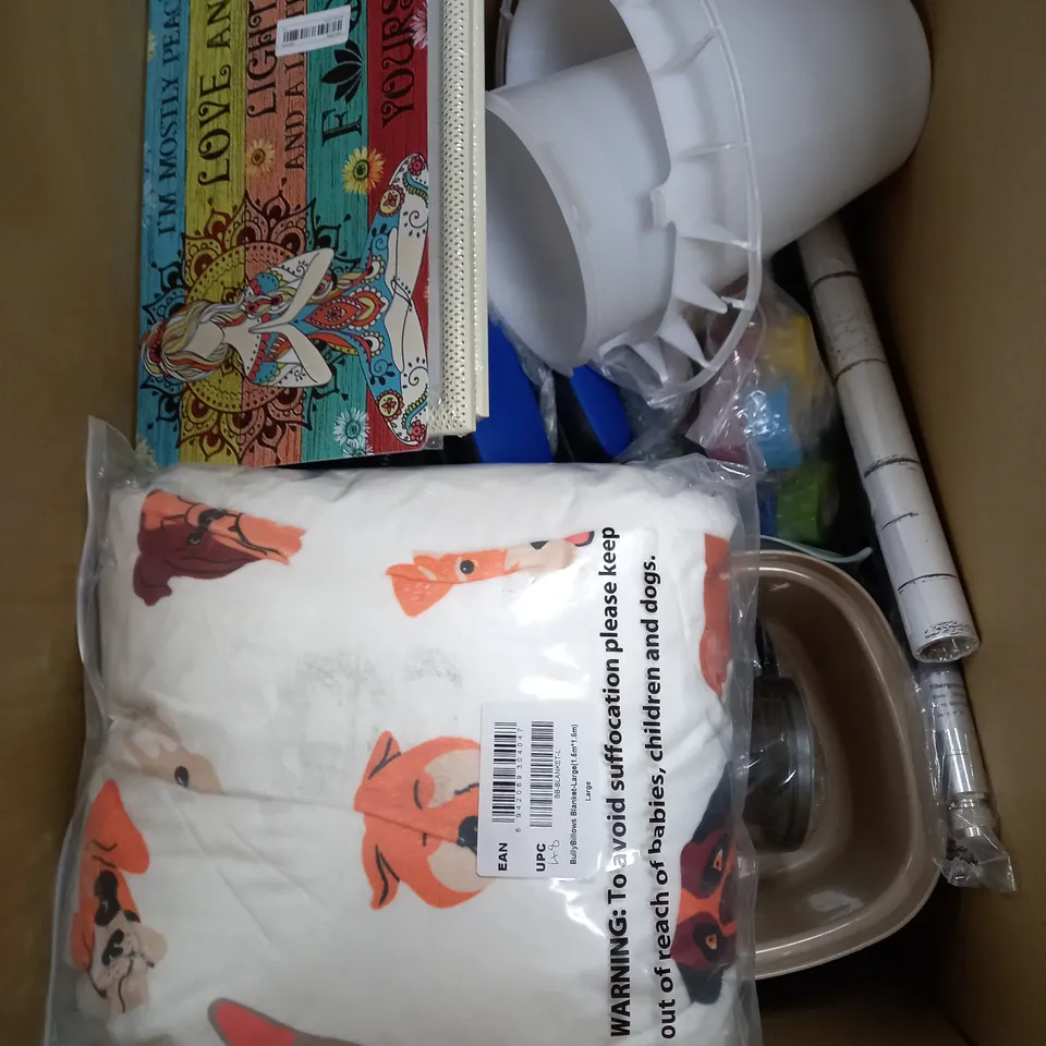 BOX OF APPROX 15 ASSORTED ITEMS TO INCLUDE - PICTURE FRAME, SOAP STAND, BLANKET ECT