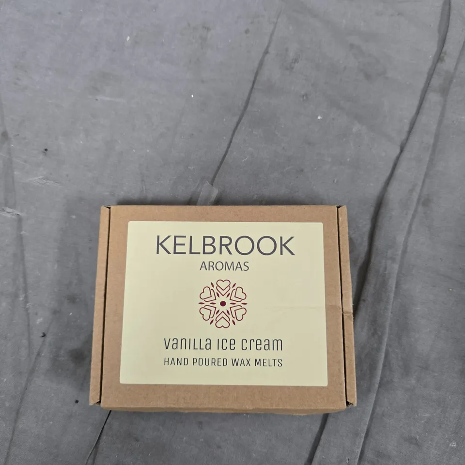 TOTE OF APPROXIMATELY 15 ASSORTED ITEMS TO INCLUDE: WAX MELTS AND CANDLE