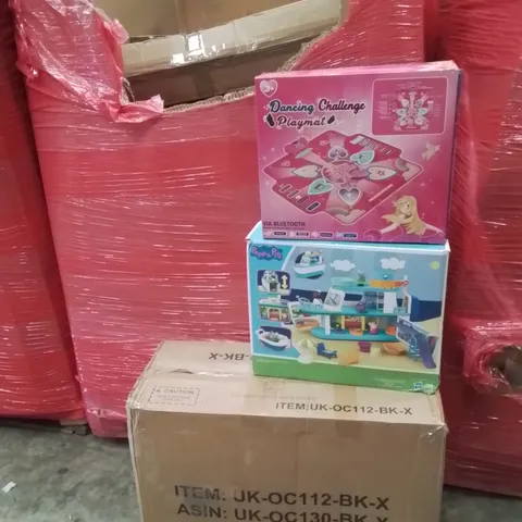 PALLET CONTAINING VARIOUS ASSORTED BOXED HOUSEHOLD ITEMS TO INCLUDE: DANCING PLAYMAT, PEPPA PIG PLAYSET, DESKTOP WORKSTATION AND LOTS MORE UNMARKED BOXED ITEMS