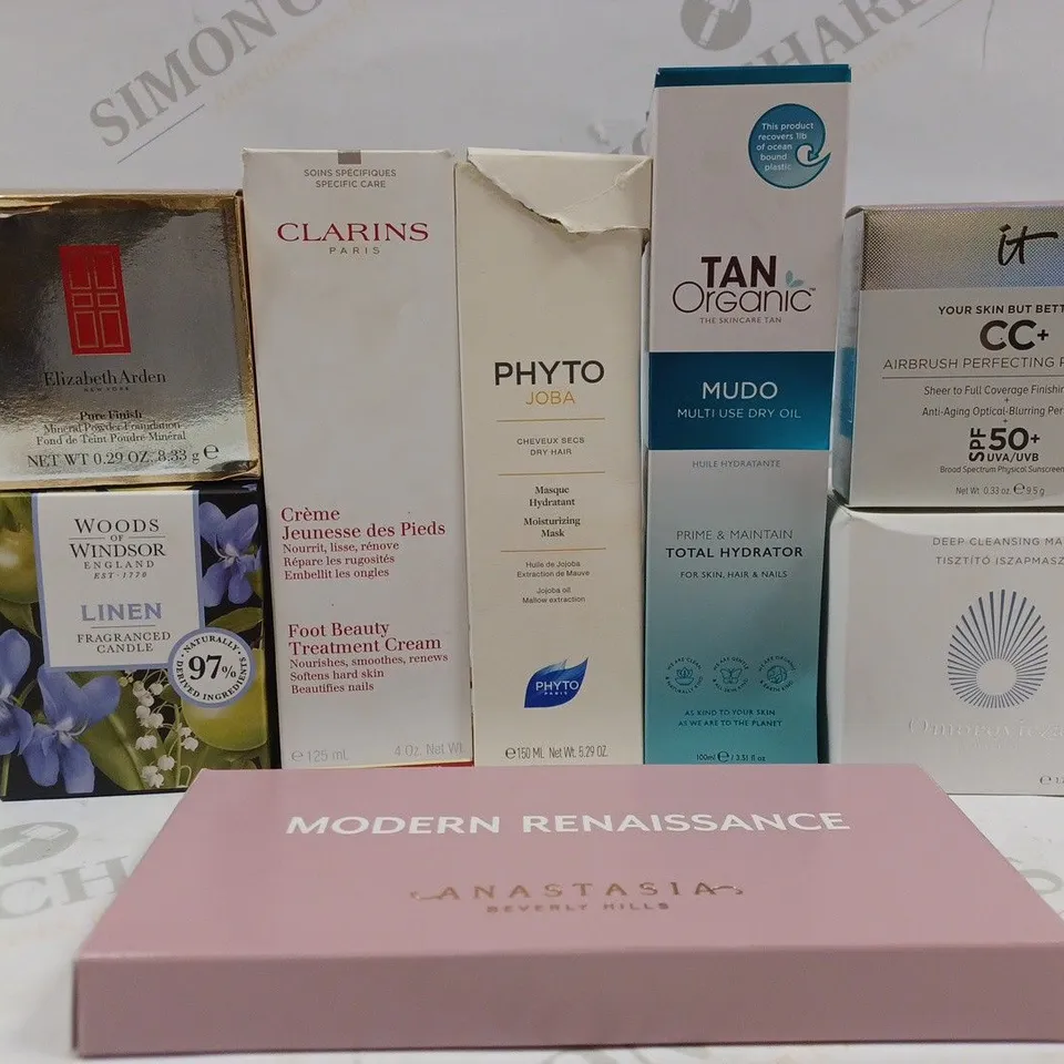 BOX OF APPROX 10 ASSORTED BEAUTY PRODUCTS TO INCLUDE CLARINS FOOT TREATMENT CREAM, PHYTO JOBA MASK, ANASTASIA BEVERLEY HILLS PALLETE, ETC 