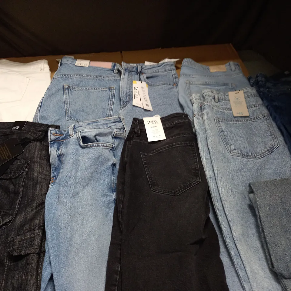 LOT OF 10 ASSORTED PAIRS OF JEANS IN VARIOUS SIZES
