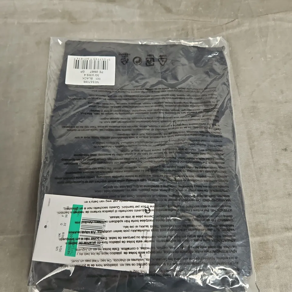 NIKE BLACK TEE SIZE – 30/8