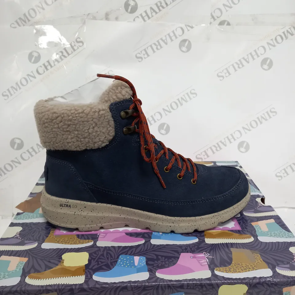 BOXED PAIR OF SKECHERS GLACIAL ULTRA BOOTS SIZE 6 1/2
