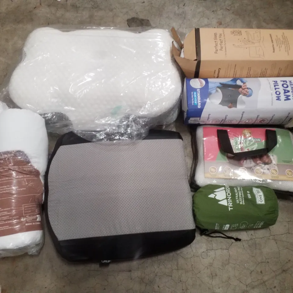 PALLET CONTAINING ASSORTED PILLOWS & CUSHIONS