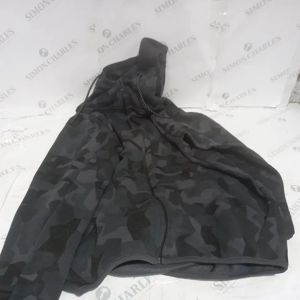 BLACK CAMOFLAUGE ZIP UP HOODIE - M