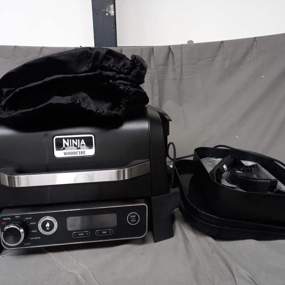 BOXED NINJA WOODFIRE ELECTRIC BBQ GRILL & SMOKER OG701UKQ